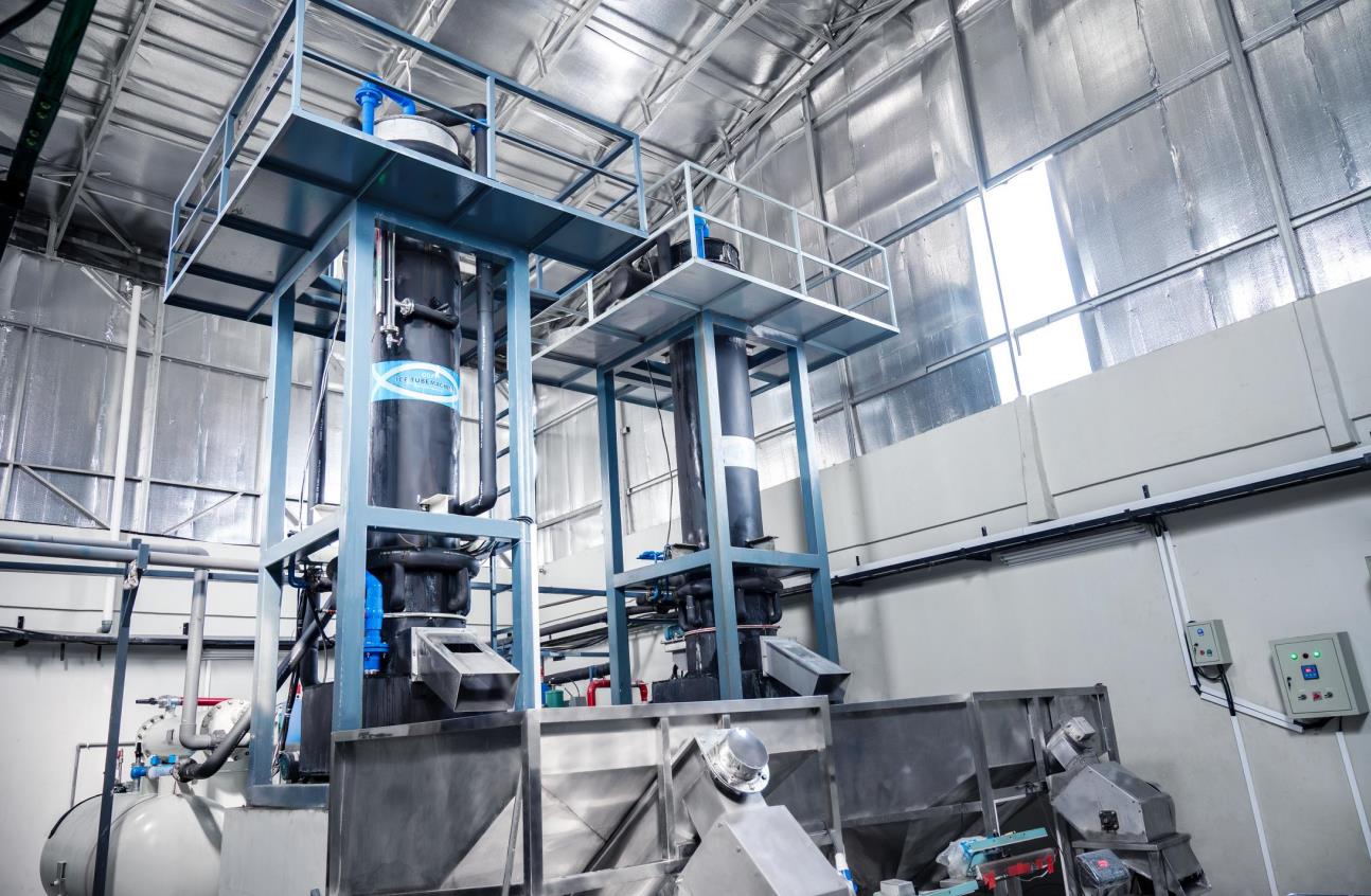 2臺(tái)日產(chǎn)量30噸管冰機(jī)